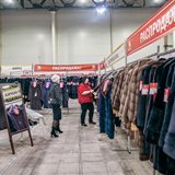 新年展销会“去买皮草!” 新年展销会“去买皮草!”